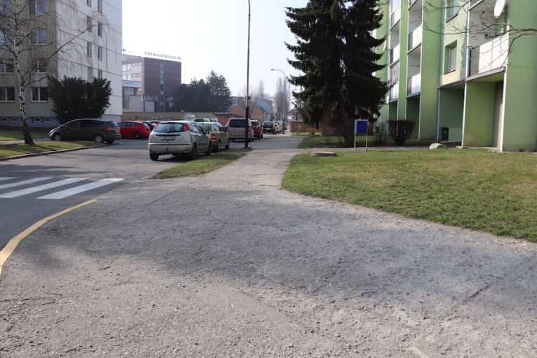 Chodník, sídliště