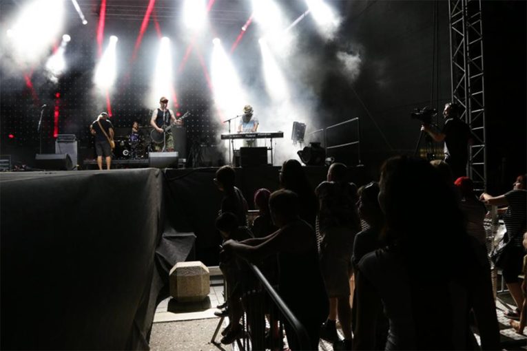 Koncert na náměstí