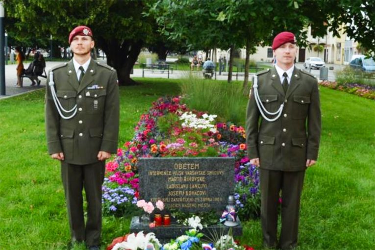 Pomník obětem vojenské intervence vojsk Varšavské smlouvy v srpnu 1968