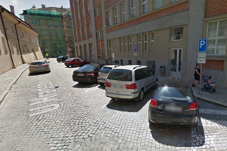 Zaparkovaná auta v Olomouci