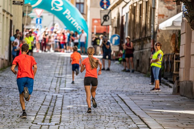 Běžecký závod ve městě