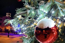 Kluziště, trhy, světelné ozdoby a zpívající náměstí. V Přerově chystají pohádkové Vánoce