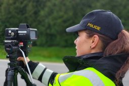 Řidiči, pozor na rychlost! Policie bude měřit na desítkách míst Vysočiny
