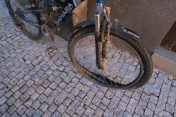 VIDEO: Liberecký TOXI tým rozbil síť výrobců pervitinu. Kriminalisté zadrželi sedm osob