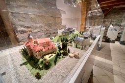 České hrady a zámky z ptačí perspektivy. Sychrov láká na výstavu modelů