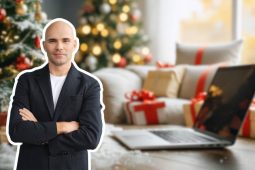Neusmaží řízky, ale dárek vybrat pomůže. Jak může umělá inteligence zkrotit vánoční chaos?