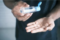 Evropa řeší riziko etanolu v dezinfekcích. Jeho zákaz by mohl ochromit nemocnice i výrobu hygienických produktů