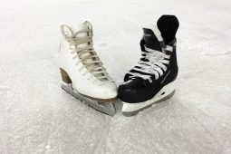 Na náměstí v Otrokovicích se začíná bruslit