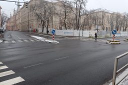 Krátká uzavírka ulice Gen. R. Tesaříka kvůli napojení sítí v Jiráskových sadech
