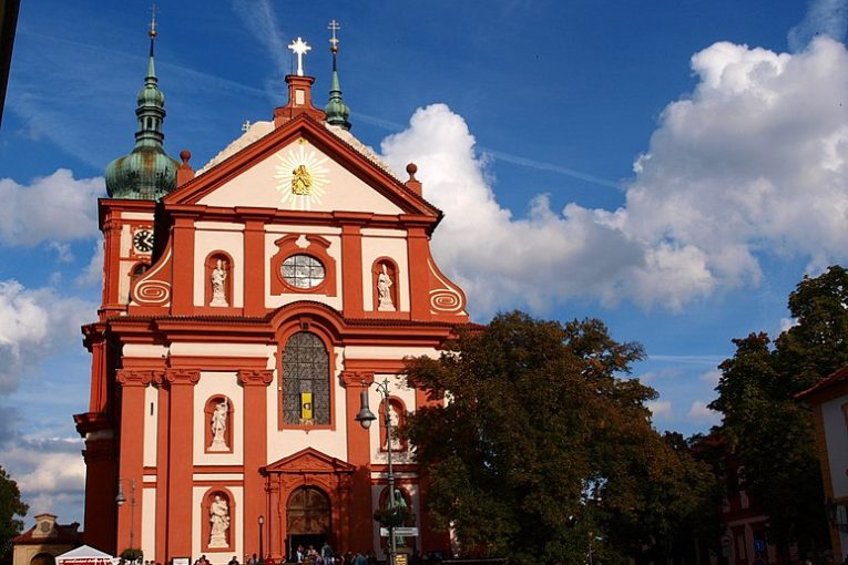 Kostel Nanebevzetí Panny Marie ve Staré Boleslavi. Autor: VitVit. Zdroj: Wikipedia Commons CC BY-SA 4.0