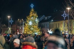 Světla, hudba a dobré skutky: Dobříšské Vánoce zvou na adventní neděle i zážitky až do Štědrého dne
