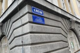 Umělé inteligenci lidé v Třinci příliš důvěřují. Na co se jí nejvíc ptají, a kde najít spolehlivé informace?