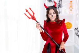 Kam s neposlušnými dětmi? Na zručském zámku budou rejdit čerti