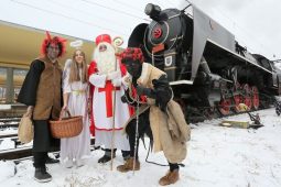 Mikulášské vlaky. Hodné děti dostanou sladkost, na zlobivé zbyde uhlí