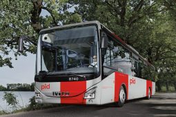 Nové vlaky, noční bus do Mělníka a změny jízdních řádů: co se v PID mění od prosince