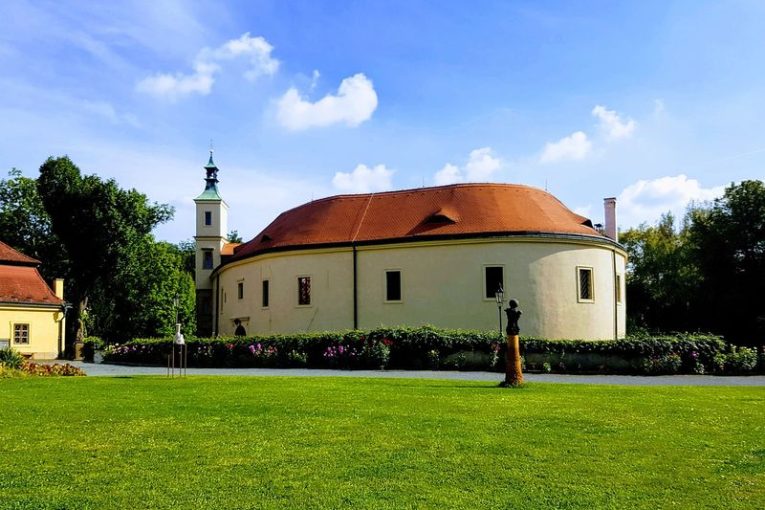 Zámek Roztoky u Prahy. Zdroj: Pixabay.com/kerut