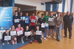 Studenti z Příbramska pomáhají Amálce. Vyzkoušeli si přijímačky k policii