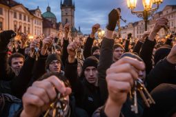 Hradec si připomene 17. listopad svíčkovým průvodem i bohatým programem v kampusu