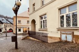 Z centra povede k nemocnici nová bezbariérová trasa