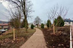 Práce na náměstí jsou hotové, park dostal novou podobu