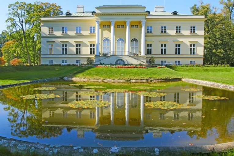 Nový zámek Kostelec nad Orlicí. Zdroj: Shutterstock.com/Pecold