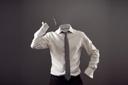 Vyhrožoval na linku 158. Po policistech chtěl stotisíc korun