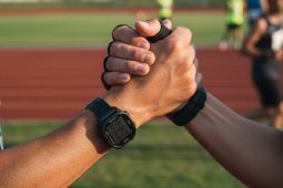 Pěst se schovaným palcem je prosbou o pomoc. Případy domácího násilí nemůžeme přehlížet